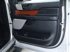 Used 2019  Lincoln Navigator 4d SUV 4WD Reserve at Drive Now Westlake near Westlake&comma; OH