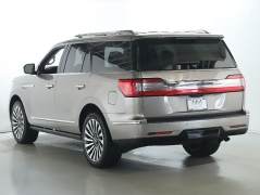 Used 2019  Lincoln Navigator 4d SUV 4WD Reserve at Drive Now Westlake near Westlake&comma; OH