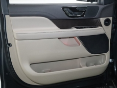 Used 2022  Lincoln Navigator Standard 4x4 at Drive Now Westlake near Westlake, OH