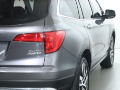 Used 2017  Honda Pilot 4d SUV AWD Elite at Drive Now Westlake near Westlake&comma; OH