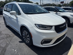 Used 2021 Chrysler Pacifica Touring L FWD at Drive Now Westlake near Westlake, OH