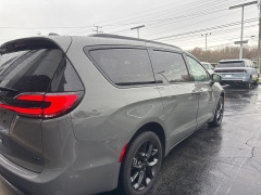 Used 2021  Chrysler Pacifica Touring L AWD at DriveNow Mayfield near Mayfield Heights, OH