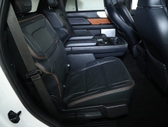 Used 2002  Lincoln NAVIGATOR  at DriveNow Mayfield near Mayfield Heights&comma; OH