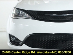 Used 2019  Chrysler Pacifica Limited FWD at DriveNow Mayfield near Mayfield Heights&comma; OH