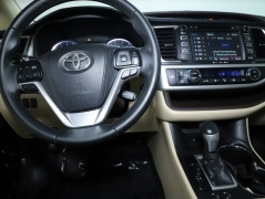 Used 2018 Toyota Highlander V6 AWD (Natl) at Drive Now Westlake near Westlake, OH