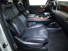Used 2019  Lincoln Navigator 4d SUV 4WD Reserve at Drive Now Westlake near Westlake&comma; OH