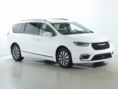 Used 2021 Chrysler Pacifica Touring L FWD at Drive Now Westlake near Westlake, OH