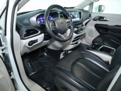 Used 2021 Chrysler Pacifica Touring L FWD at Drive Now Westlake near Westlake, OH