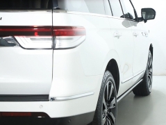 Used 2002  Lincoln NAVIGATOR  at DriveNow Mayfield near Mayfield Heights&comma; OH