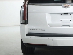 Used 2020  Cadillac Escalade 4d SUV 4WD Platinum at Drive Now Westlake near Westlake&comma; OH