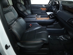 Used 2002  Lincoln NAVIGATOR  at DriveNow Mayfield near Mayfield Heights&comma; OH