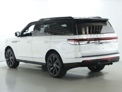 Used 2002  Lincoln NAVIGATOR  at DriveNow Mayfield near Mayfield Heights&comma; OH