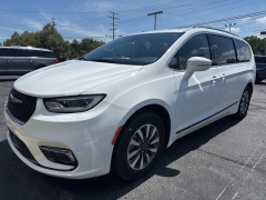 Used 2021 Chrysler Pacifica Touring L FWD at Drive Now Westlake near Westlake, OH