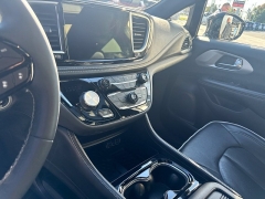 Used 2025  Chrysler Pacifica Limited FWD at DriveNow Mayfield near Mayfield Heights&comma; OH