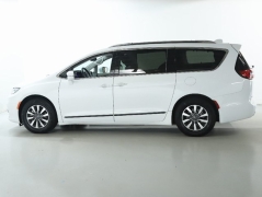 Used 2021 Chrysler Pacifica Touring L FWD at Drive Now Westlake near Westlake, OH