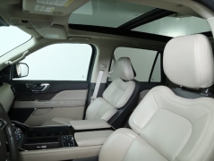 Used 2022  Lincoln Navigator Standard 4x4 at Drive Now Westlake near Westlake, OH