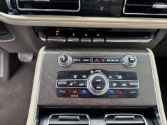 Used 2020  Lincoln Aviator Reserve AWD at Mike Burkart Ford near Plymouth&comma; WI