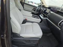 Used 2025  Ford Expedition Platinum 4x4 at Mike Burkart Ford near Plymouth, WI