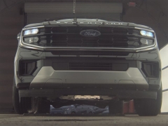 Used 2025  Ford Expedition Max Platinum 4x4 at Mike Burkart Ford near Plymouth, WI