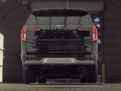 Used 2025  Ford Expedition Max Platinum 4x4 at Mike Burkart Ford near Plymouth, WI