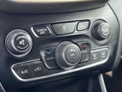 Used 2015 Jeep Cherokee 4d SUV 4WD Latitude at Paradise Motors near Lansing, MI