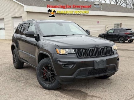 Used 2019 Jeep Grand Cherokee 4d SUV 4WD Laredo at Paradise Motors near Lansing, MI