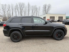 Used 2019  Jeep Grand Cherokee 4d SUV 4WD Laredo at Paradise Motors near Lansing&comma; MI