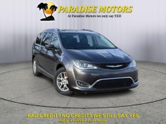 2017 Chrysler Pacifica 4d Wagon Touring-L Plus at Paradise Motors near Lansing&comma; MI