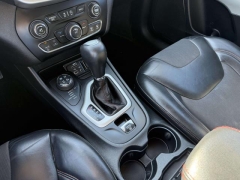 Used 2017  Jeep Cherokee 4d SUV 4WD Trailhawk V6 at Paradise Motors near Lansing&comma; MI