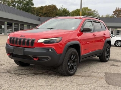 Used 2019  Jeep Cherokee 4d SUV 4WD Trailhawk 3&period;2L at Paradise Motors near Lansing&comma; MI