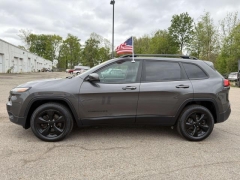 Used 2016  Jeep Cherokee 4d SUV 4WD Limited V6 at Paradise Motors near Lansing&comma; MI