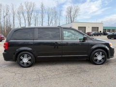 Used 2017  Dodge Grand Caravan 4d Wagon SE at Paradise Motors near Lansing&comma; MI
