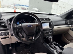 Used 2018  Ford Explorer 4d SUV 4WD XLT at Paradise Motors near Lansing&comma; MI