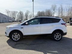 Used 2017  Ford Escape 4d SUV FWD SE at Paradise Motors near Lansing&comma; MI