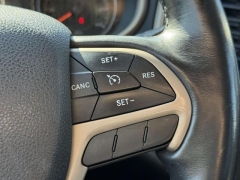 Used 2016  Jeep Cherokee 4d SUV 4WD Latitude V6 at Paradise Motors near Lansing&comma; MI