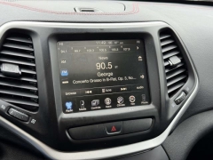 Used 2018  Jeep Cherokee 4d SUV 4WD Trailhawk V6 at Paradise Motors near Lansing&comma; MI