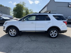 Used 2017  Ford Explorer 4d SUV 4WD XLT at Paradise Motors near Lansing, MI