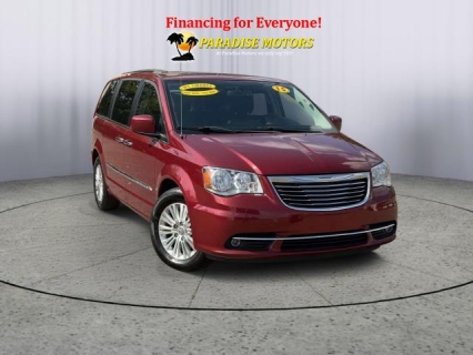 2015 Chrysler Town & Country Limited's photo