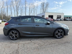 Used 2019  Chevrolet Cruze 4d Hatchback LT at Paradise Motors near Lansing&comma; MI