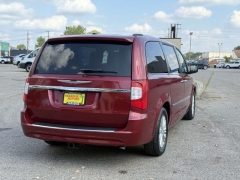 Used 2015  Chrysler Town & Country 4d Wagon Limited at Paradise Motors near Lansing, MI
