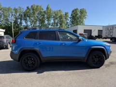 Used 2017  Jeep Cherokee 4d SUV 4WD Trailhawk V6 at Paradise Motors near Lansing&comma; MI