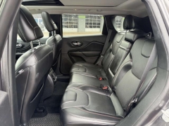 Used 2019  Jeep Cherokee 4d SUV 4WD Trailhawk 3&period;2L at Paradise Motors near Lansing&comma; MI