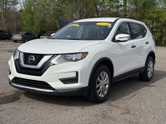 Used 2019  Nissan Rogue 4d SUV AWD S at Paradise Motors near Lansing&comma; MI