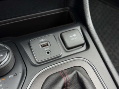 Used 2019  Jeep Cherokee 4d SUV 4WD Trailhawk 3&period;2L at Paradise Motors near Lansing&comma; MI