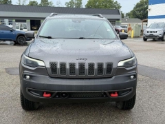 Used 2019  Jeep Cherokee 4d SUV 4WD Trailhawk 3&period;2L at Paradise Motors near Lansing&comma; MI