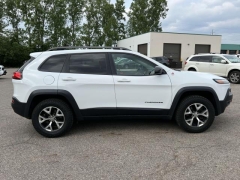 Used 2016 Jeep Cherokee 4d SUV 4WD Trailhawk V6 at Paradise Motors near Lansing, MI