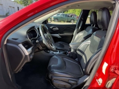 Used 2017  Jeep Cherokee 4d SUV 4WD Trailhawk V6 at Paradise Motors near Lansing&comma; MI