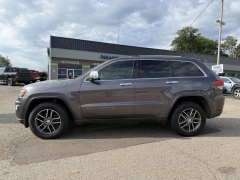 Used 2017  Jeep Grand Cherokee 4d SUV 4WD Limited at Paradise Motors near Lansing&comma; MI