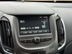 Used 2018  Chevrolet Cruze 4d Sedan LT Auto at Paradise Motors near Lansing&comma; MI