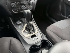 Used 2016  Jeep Cherokee 4d SUV 4WD Latitude V6 at Paradise Motors near Lansing&comma; MI